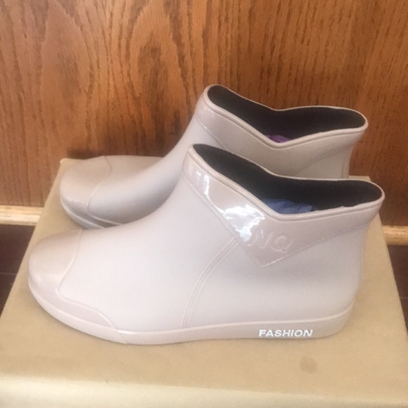 “NEW ARRIVALS” New-product women’s rain boots, non-slip wear resistant short y r - Picture 6 of 10